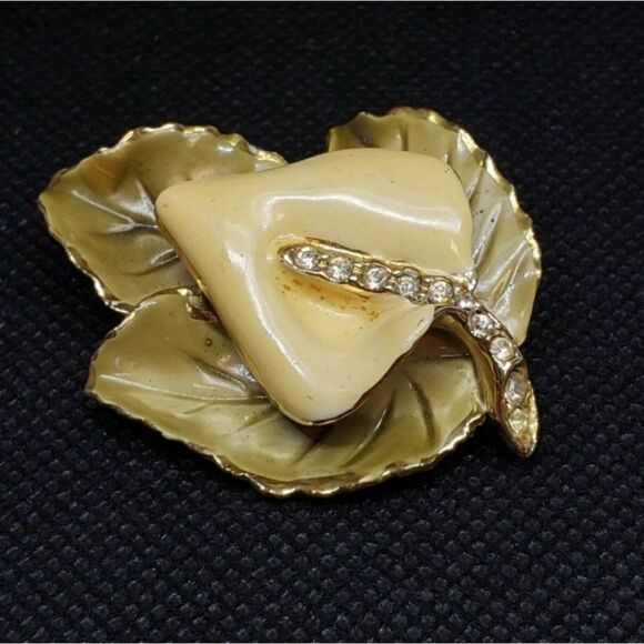 VINTAGE LEAF BROOCH PIN Enamel & Rhinestones - Picture 1 of 5
